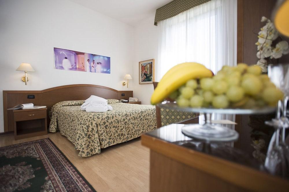 Hotel Angiolino Chianciano Terme Buitenkant foto