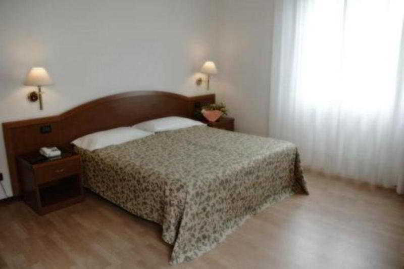 Hotel Angiolino Chianciano Terme Buitenkant foto