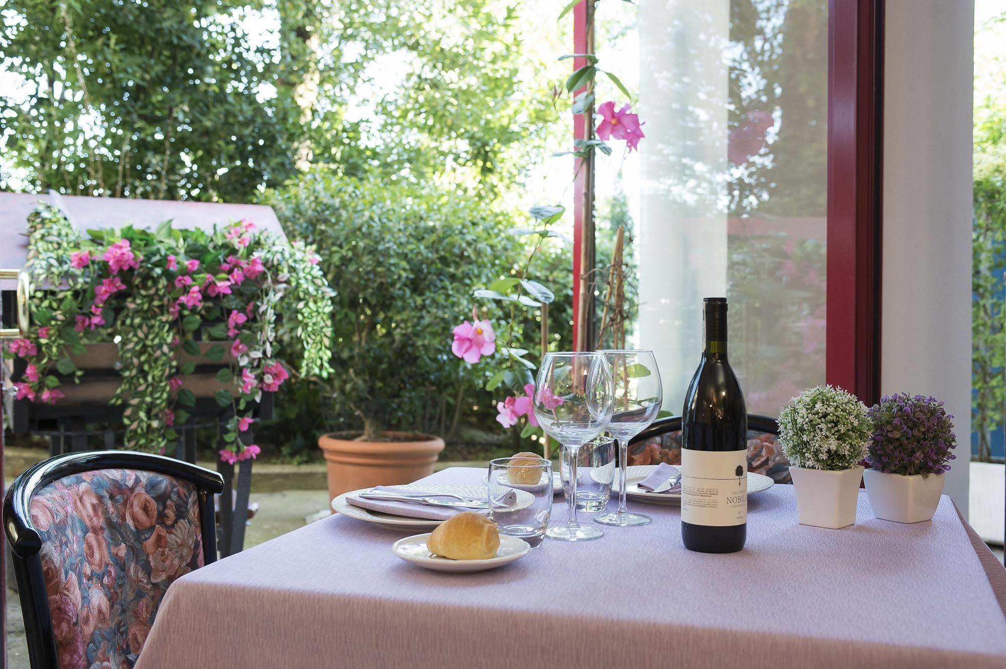 Hotel Angiolino Chianciano Terme Buitenkant foto